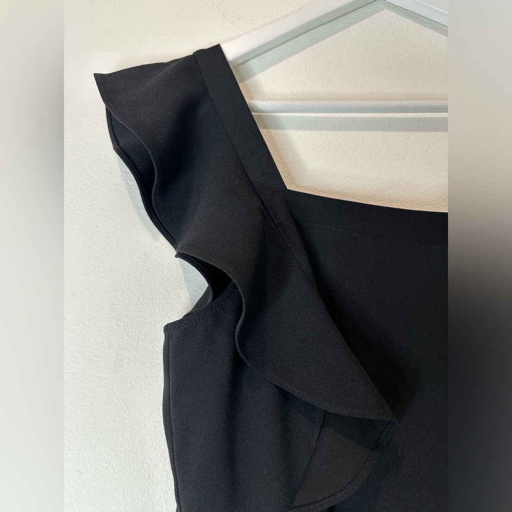 Cupcakes & Cashmere Tamara Jumpsuit. - Picture 4 of 12